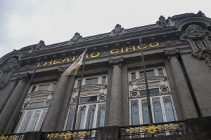Alunos da OFICINA marcam presença no Theatro Circo